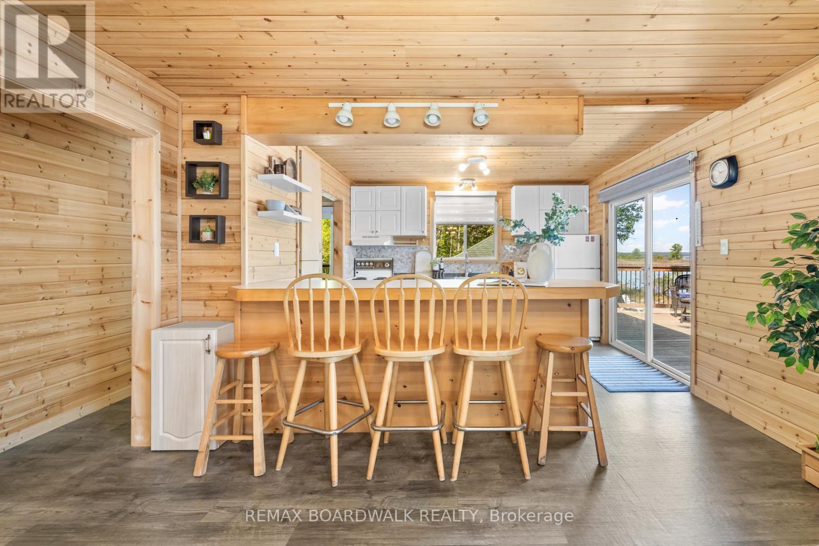 339 LEAVOY LANE - 10
