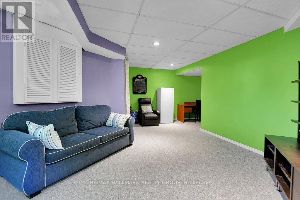 22 TERRACE DRIVE - 32