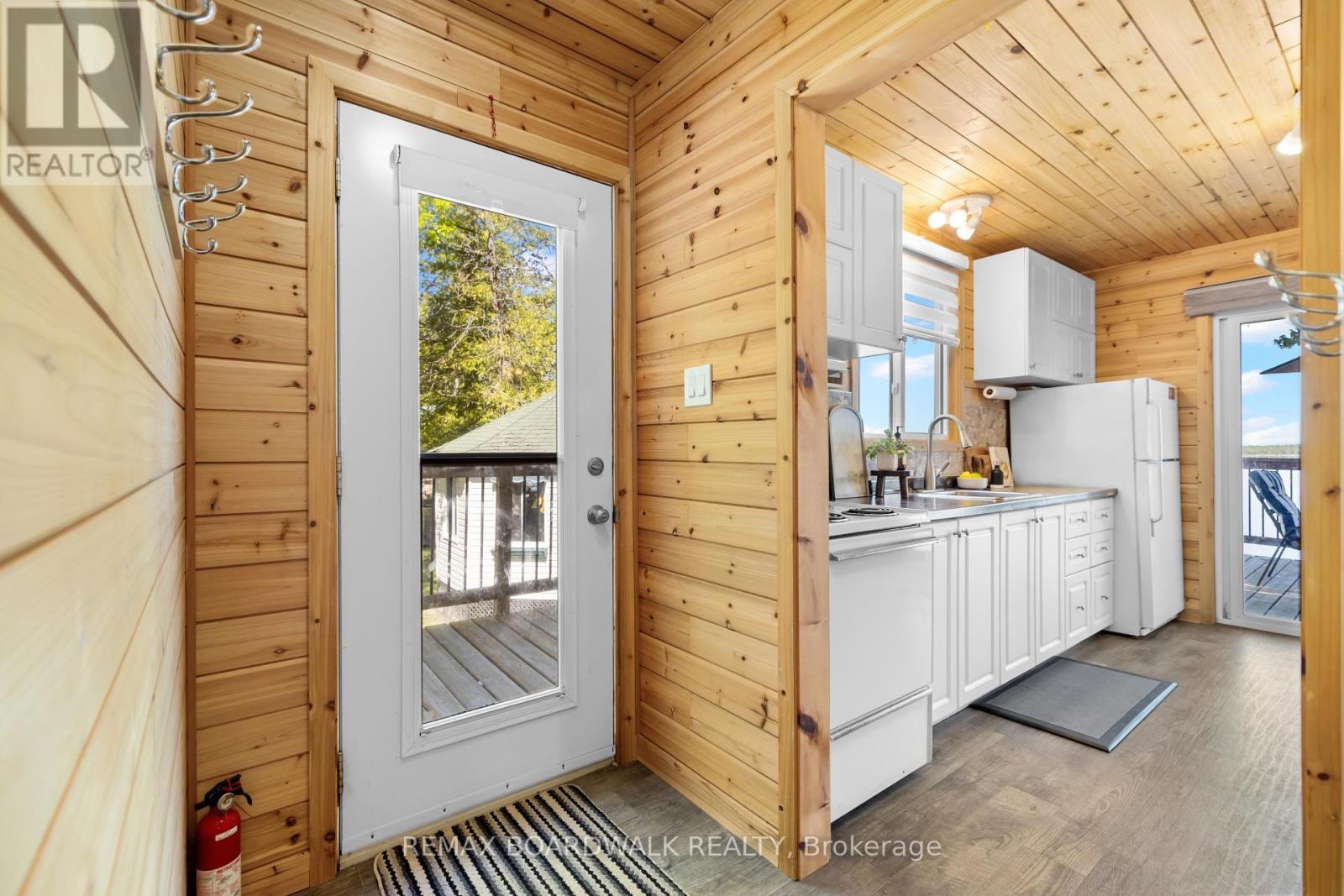 339 LEAVOY LANE - 5