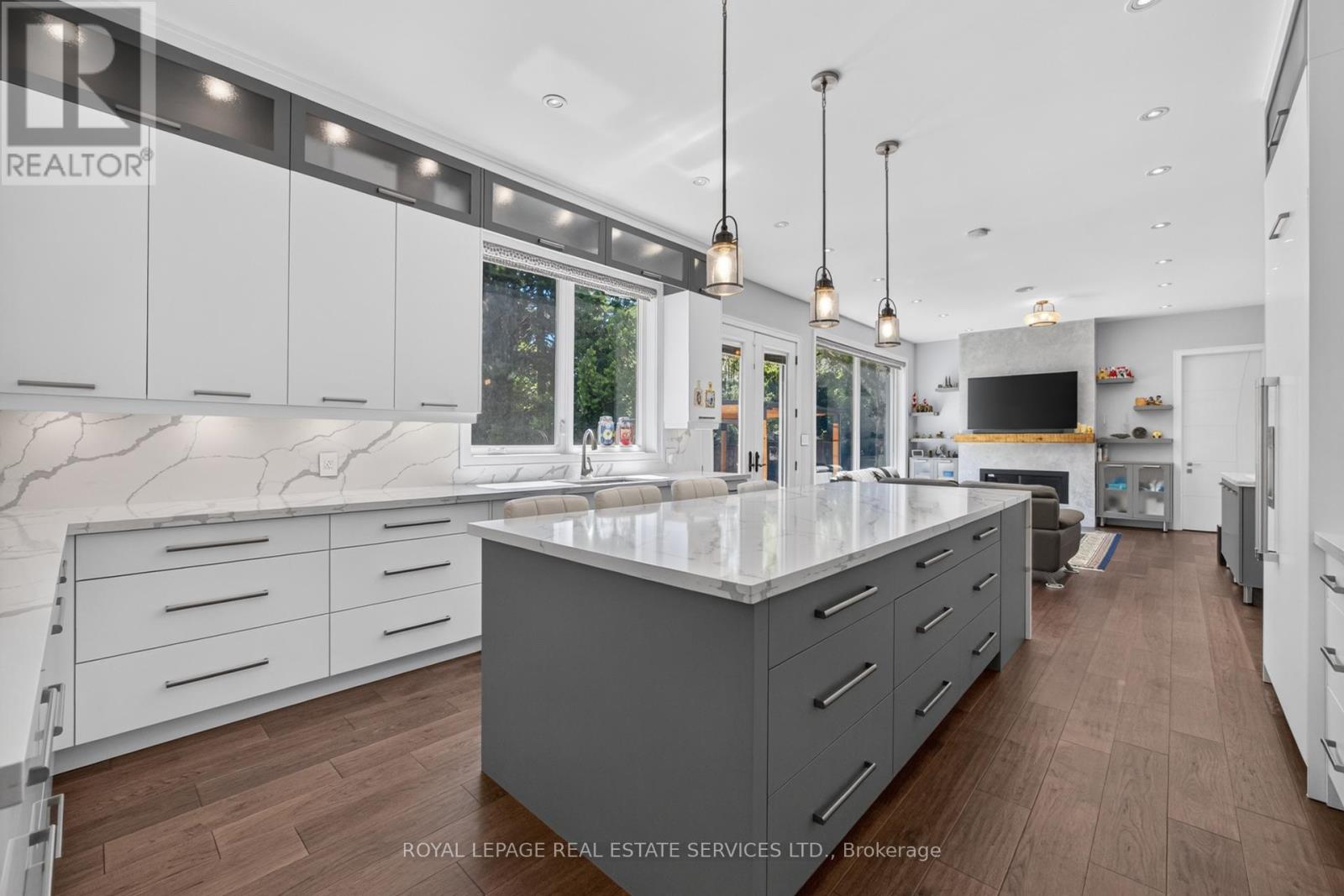1568 BROADMOOR AVENUE - 13