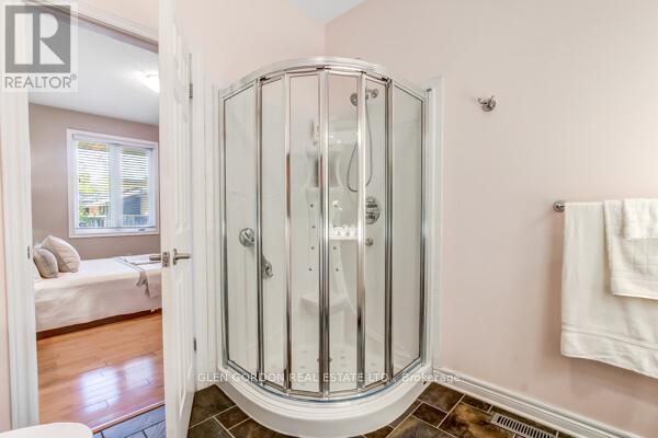 #5 417 HYDE PARK ROAD - 15