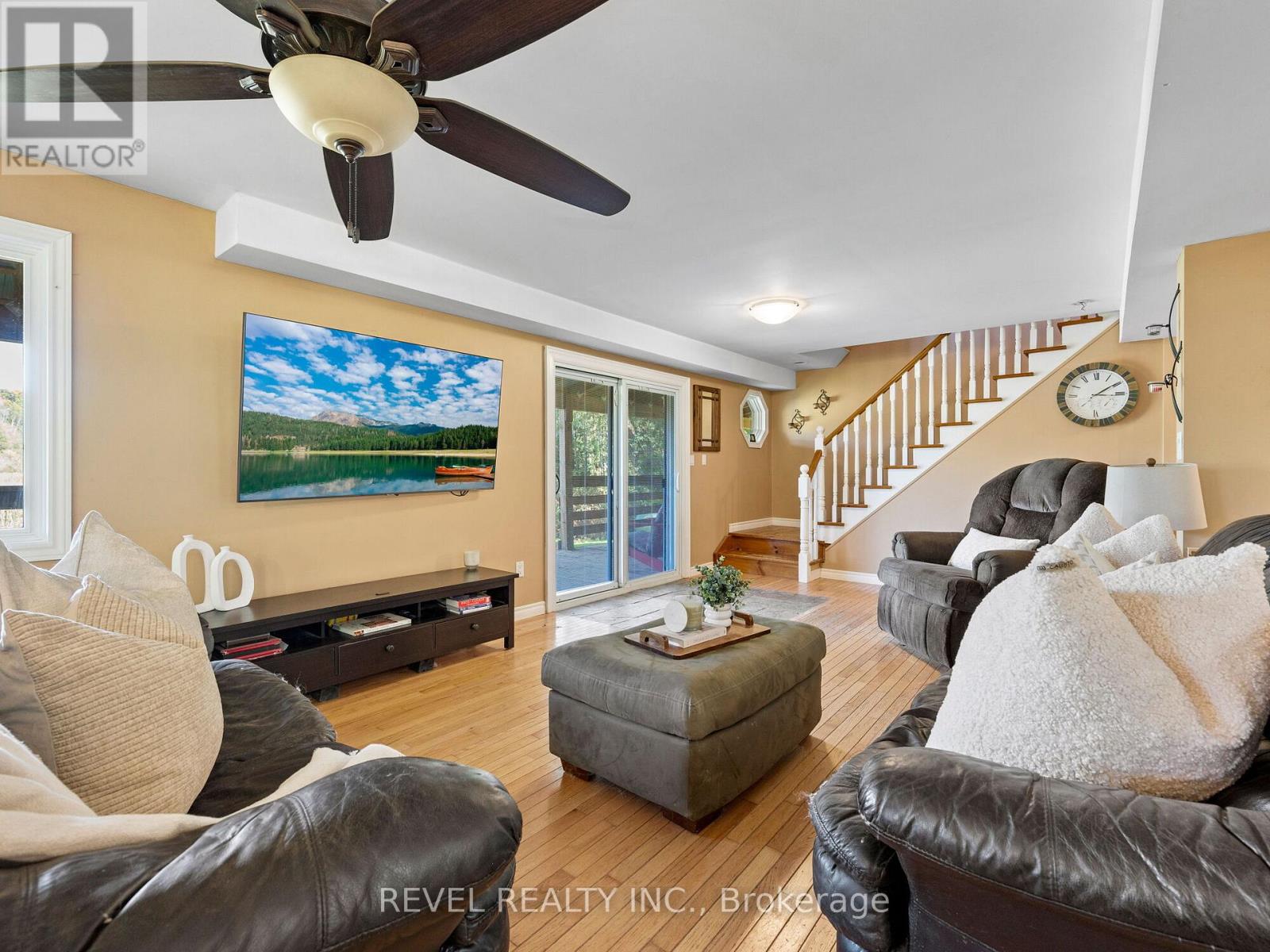 8 SCOTT CRESCENT - 14