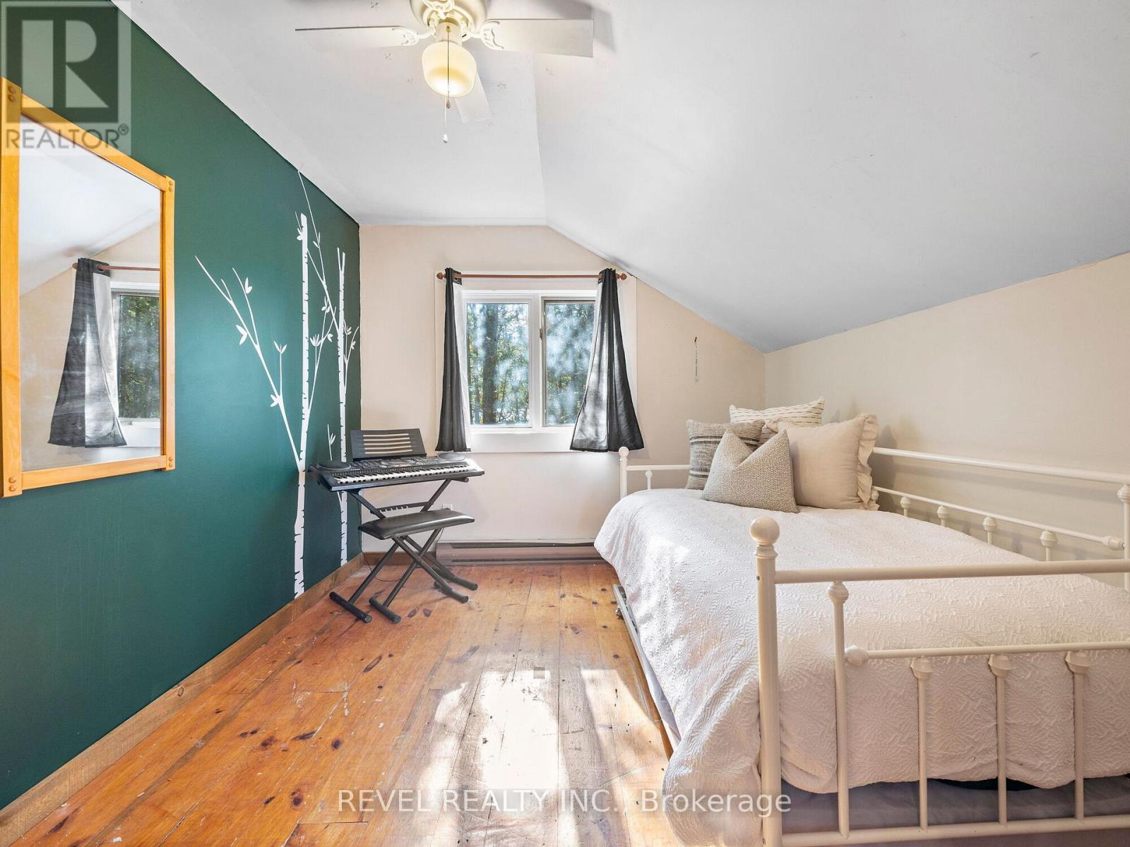 8 SCOTT CRESCENT - 18