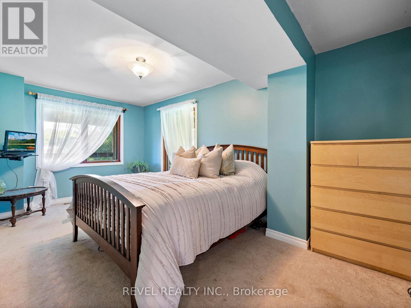 8 SCOTT CRESCENT - 15