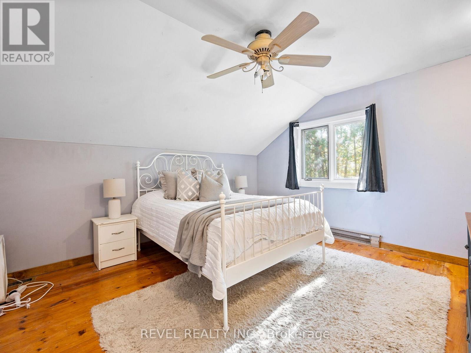 8 SCOTT CRESCENT - 19