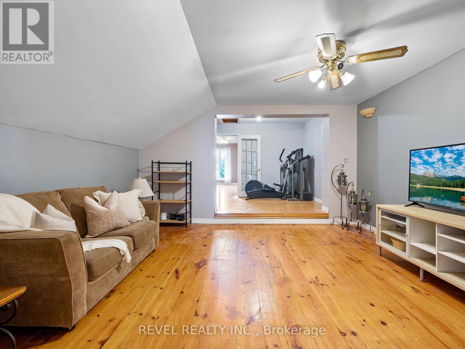 8 SCOTT CRESCENT - 20