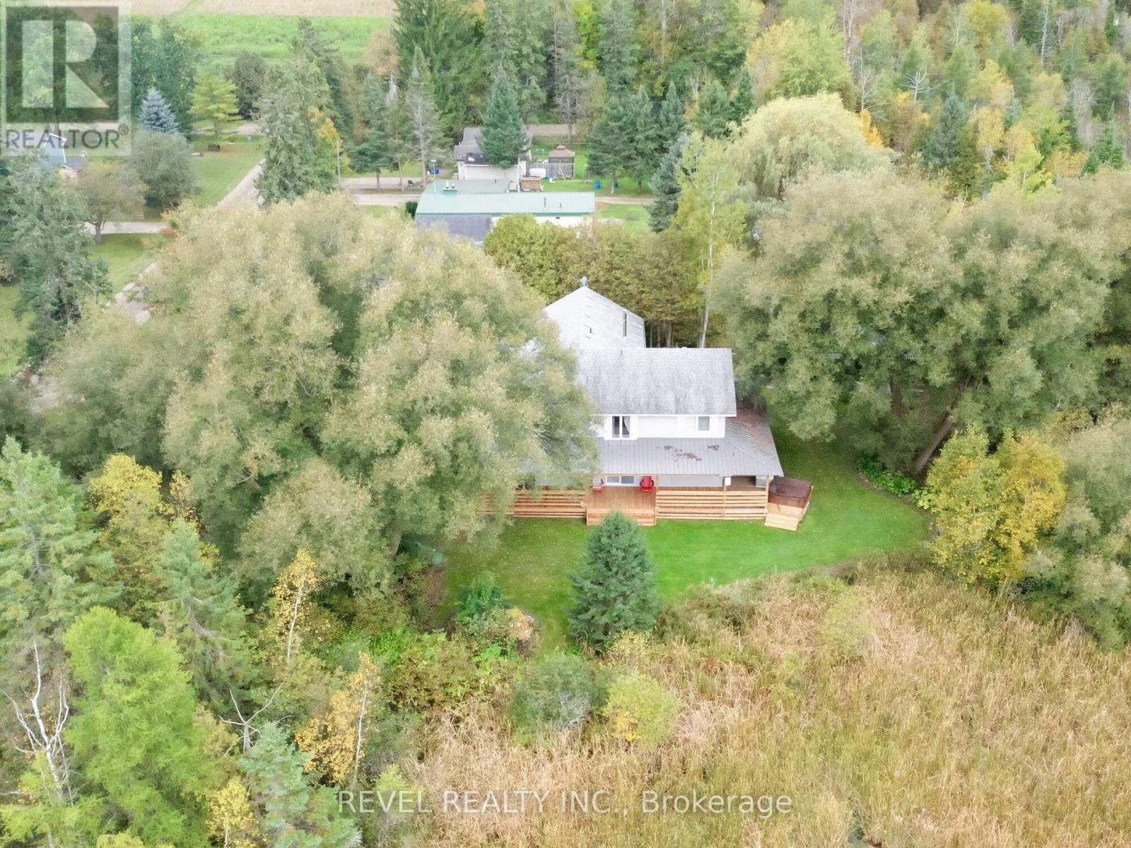 8 SCOTT CRESCENT - 38