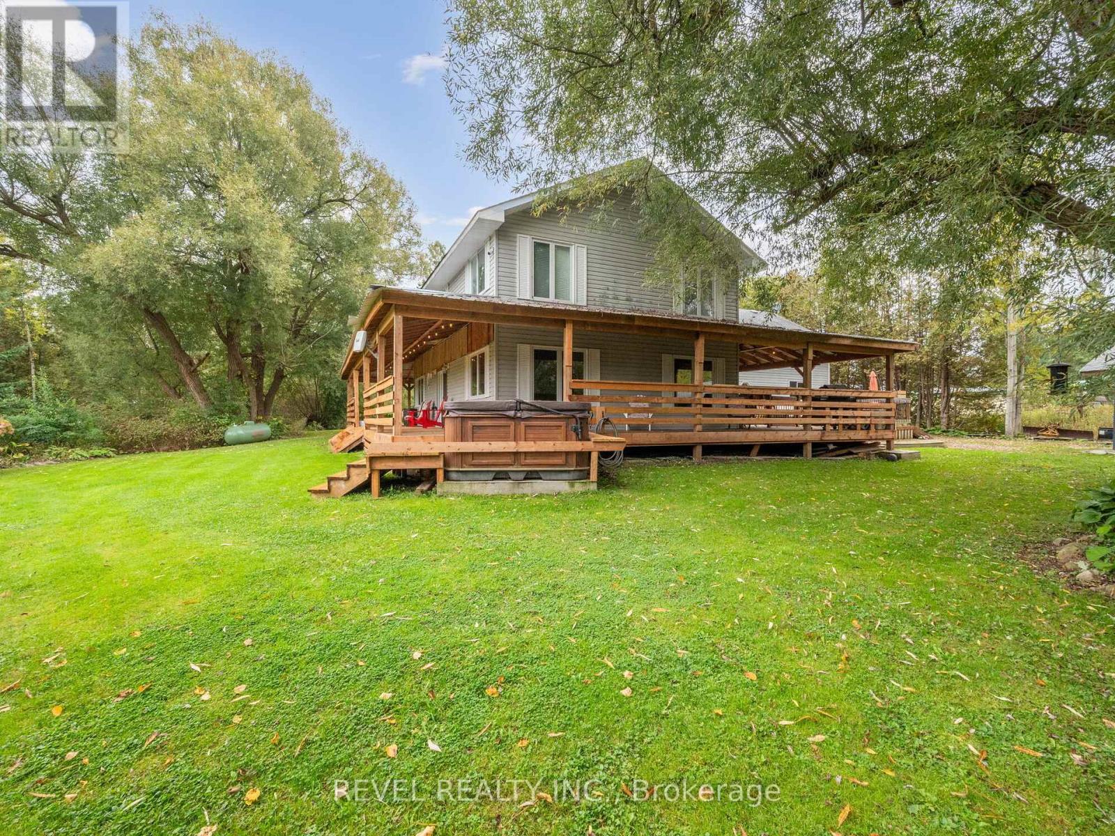 8 SCOTT CRESCENT - 36