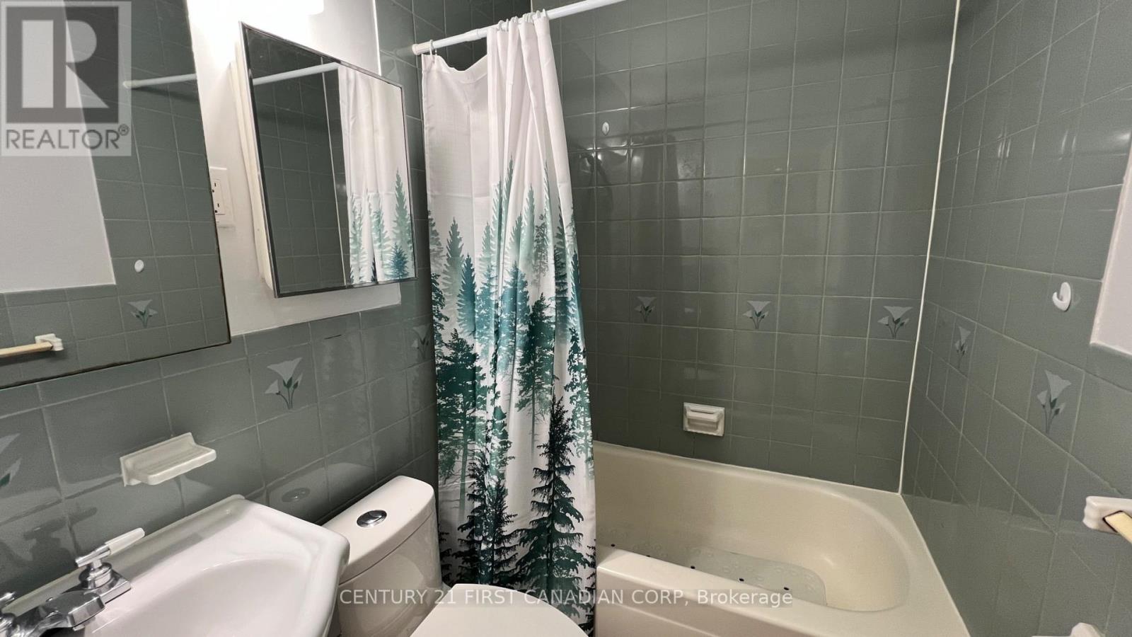 #207 1830 DUMONT STREET - 8
