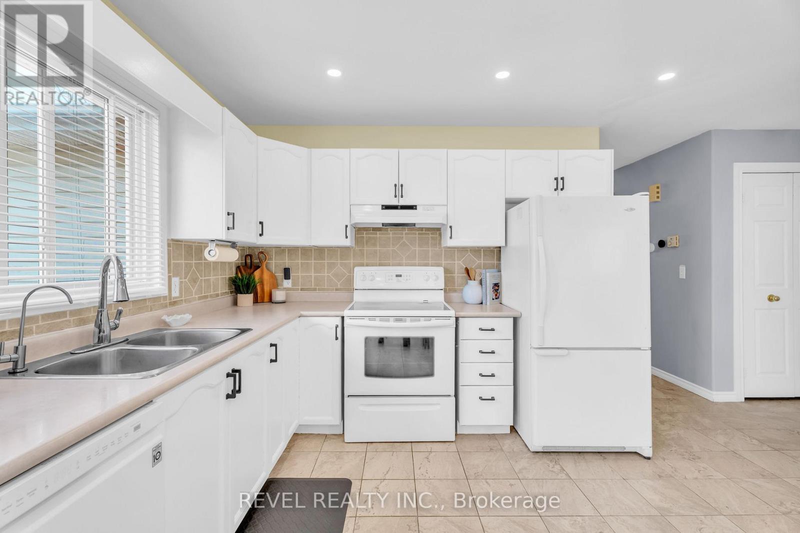 433 GREENWOOD STREET - 12