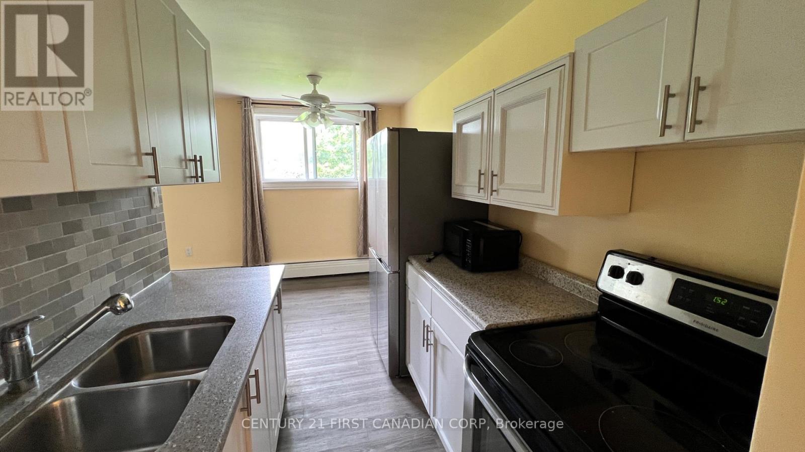 #207 1830 DUMONT STREET - 9