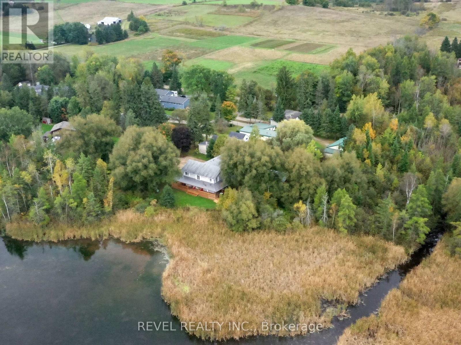 8 SCOTT CRESCENT - 39