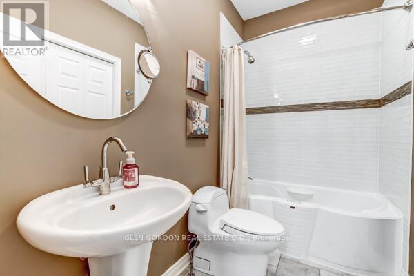 #5 417 HYDE PARK ROAD - 6