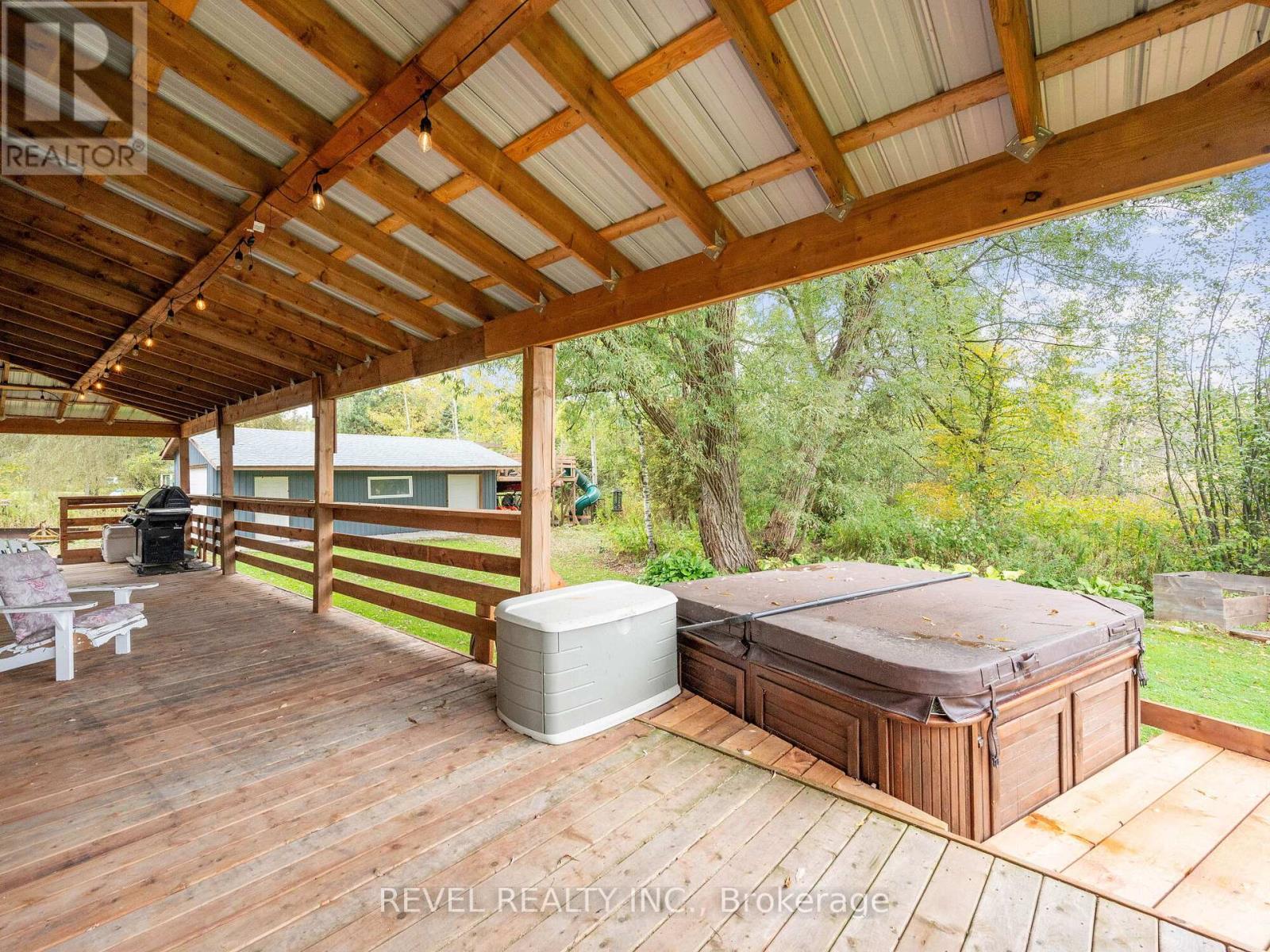 8 SCOTT CRESCENT - 31