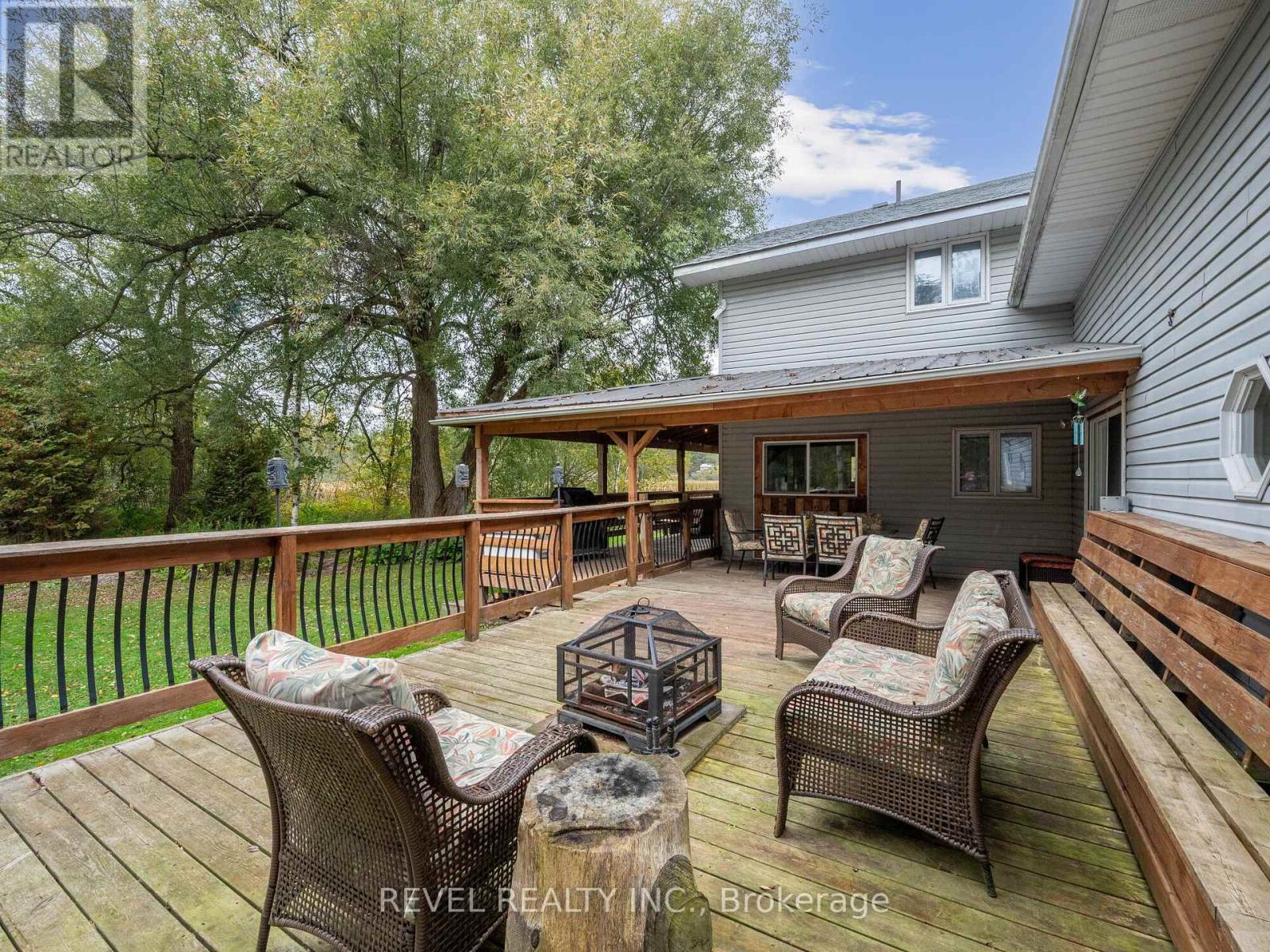8 SCOTT CRESCENT - 33