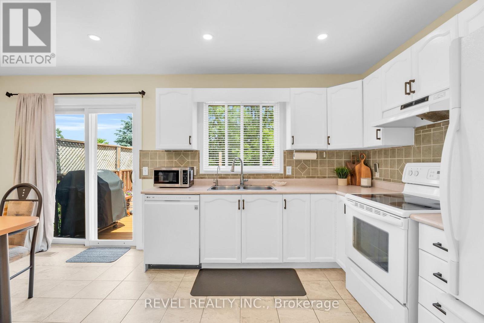 433 GREENWOOD STREET - 11