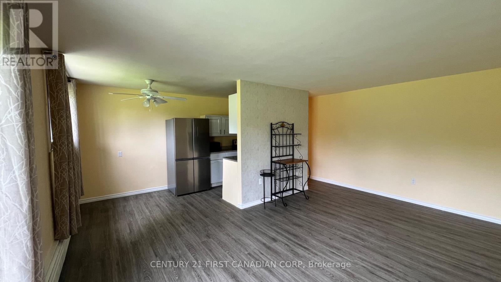 #207 1830 DUMONT STREET - 3