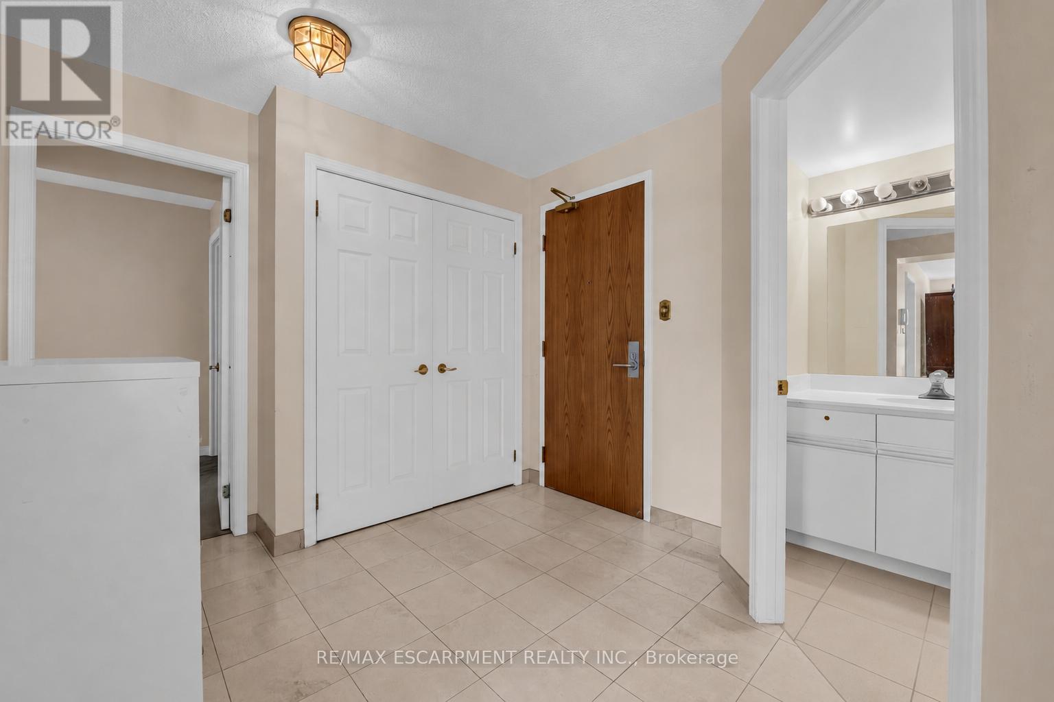 #203 67 CAROLINE STREET S - Image 26