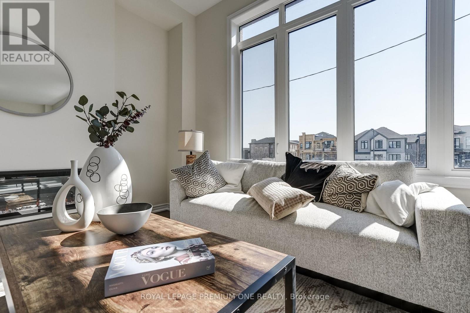 10 PERCHERON COURT - 27