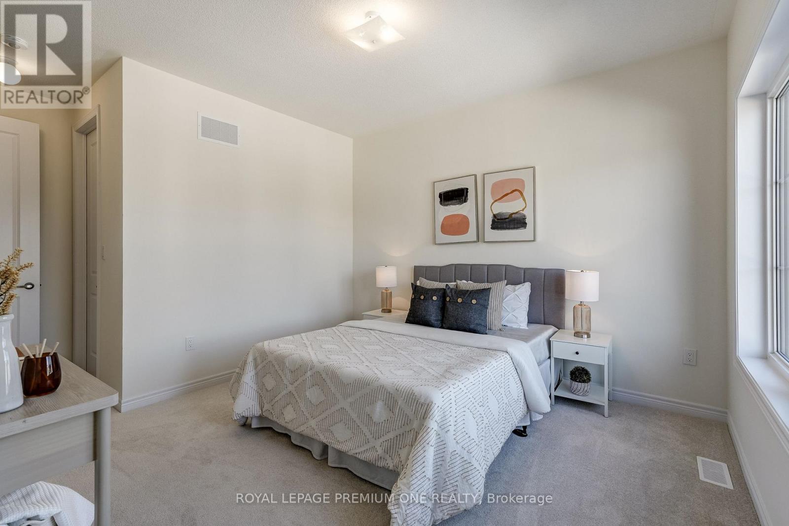 10 PERCHERON COURT - 32