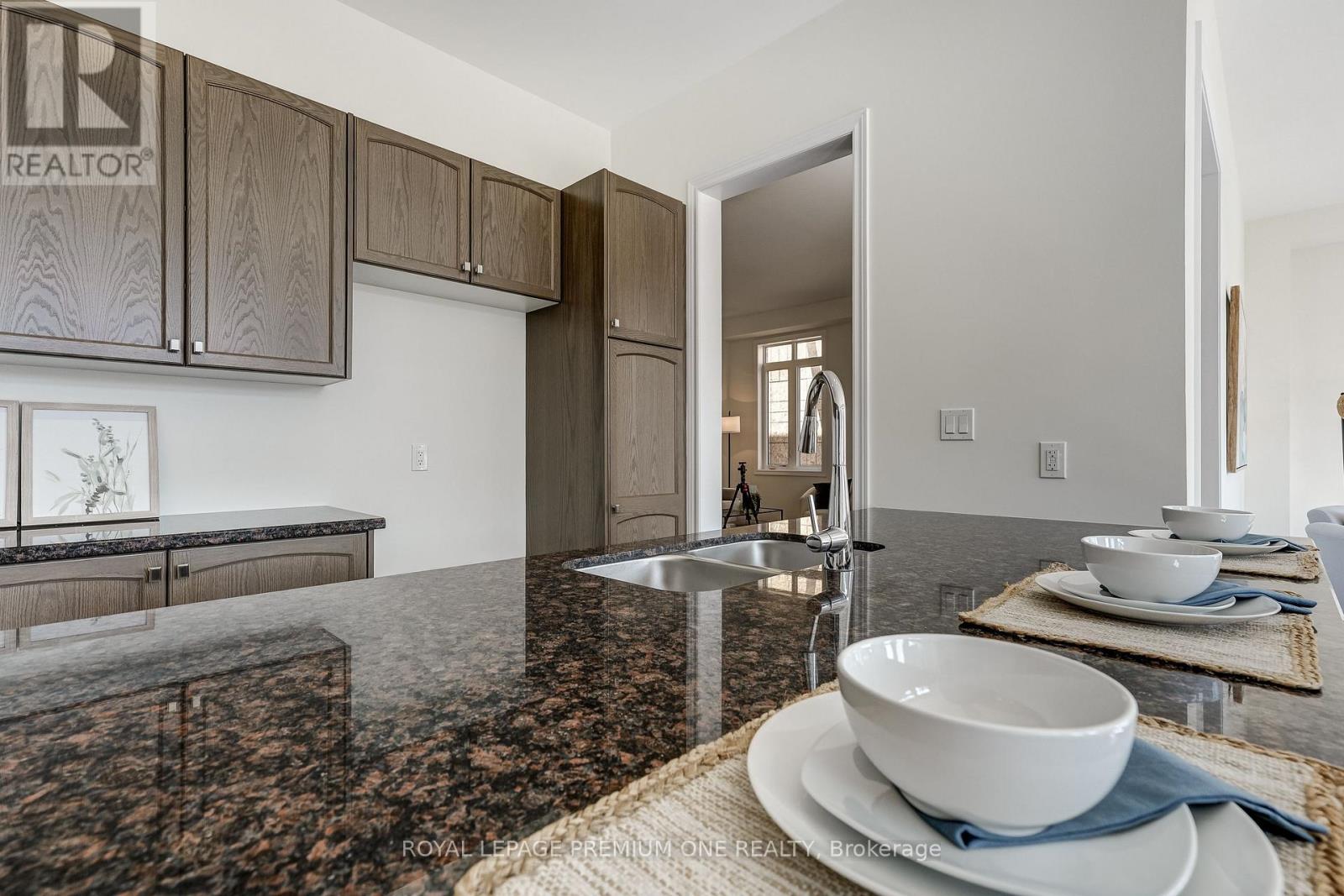 10 PERCHERON COURT - 18