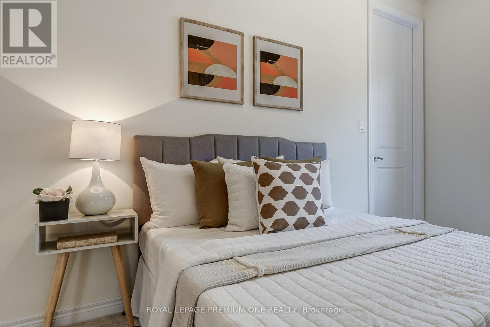 10 PERCHERON COURT - 40
