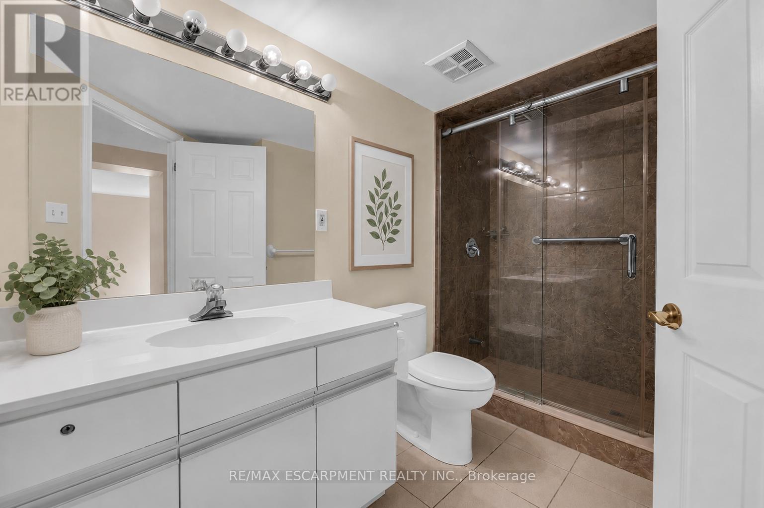 #203 67 CAROLINE STREET S - Image 25