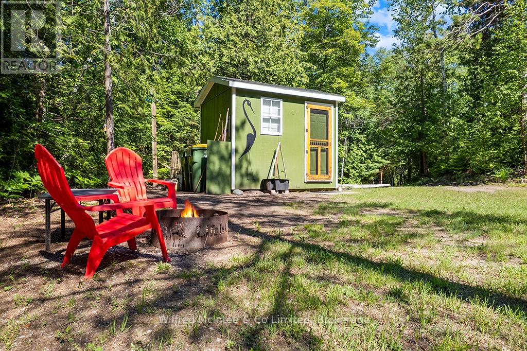 55 THOMPSON AVENUE - 33
