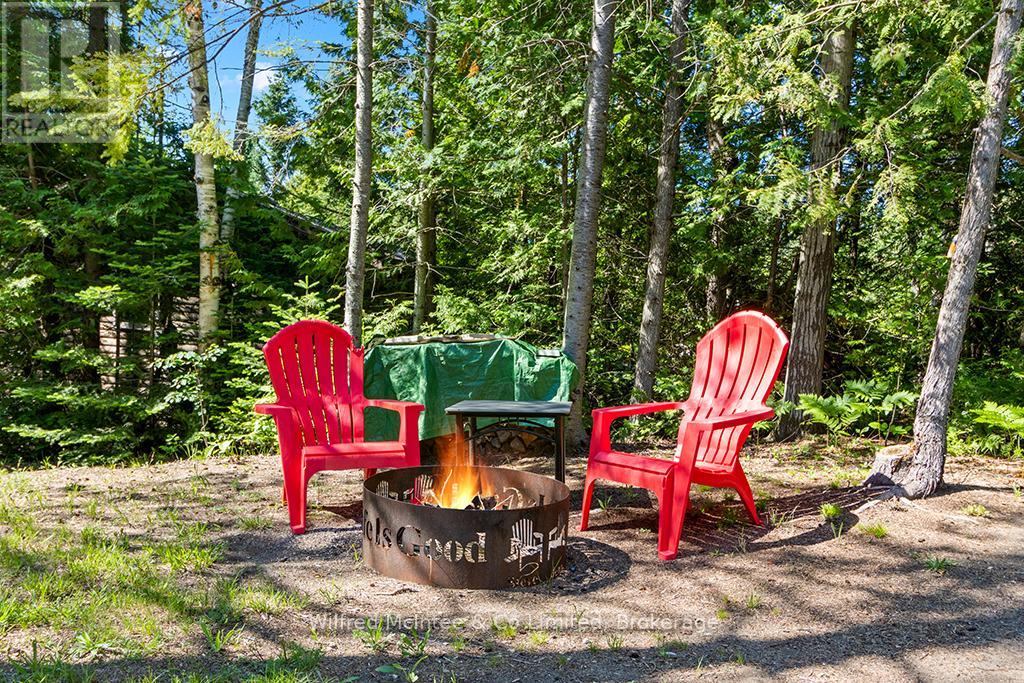 55 THOMPSON AVENUE - 34