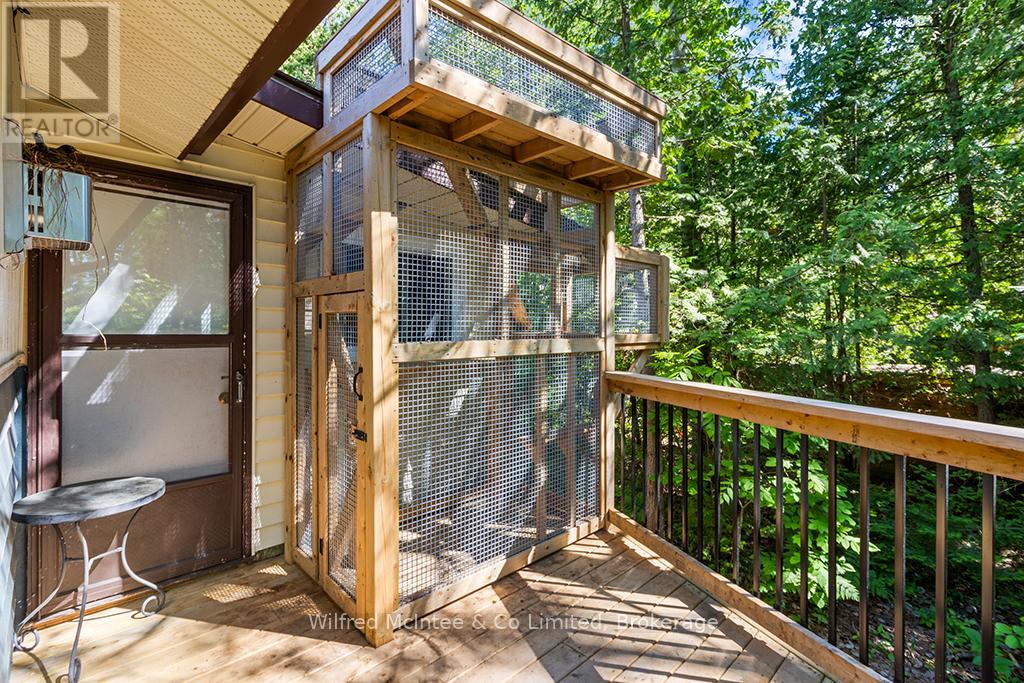 55 THOMPSON AVENUE - 27