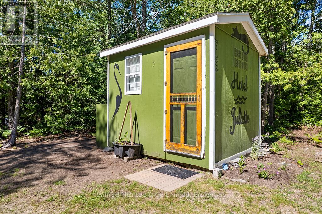 55 THOMPSON AVENUE - 35