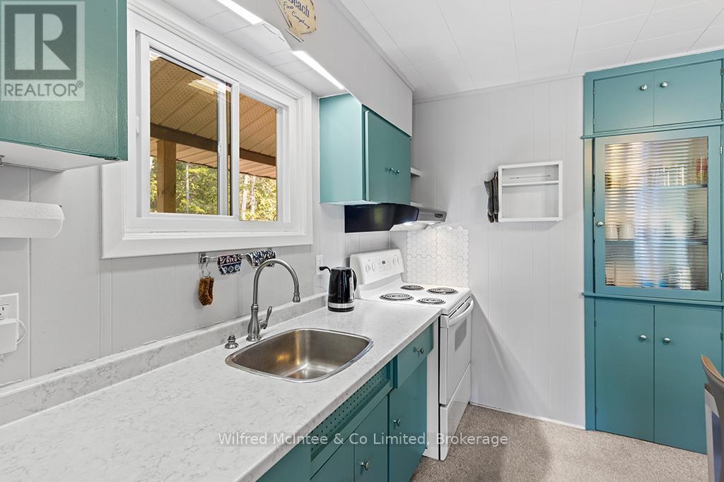55 THOMPSON AVENUE - 18