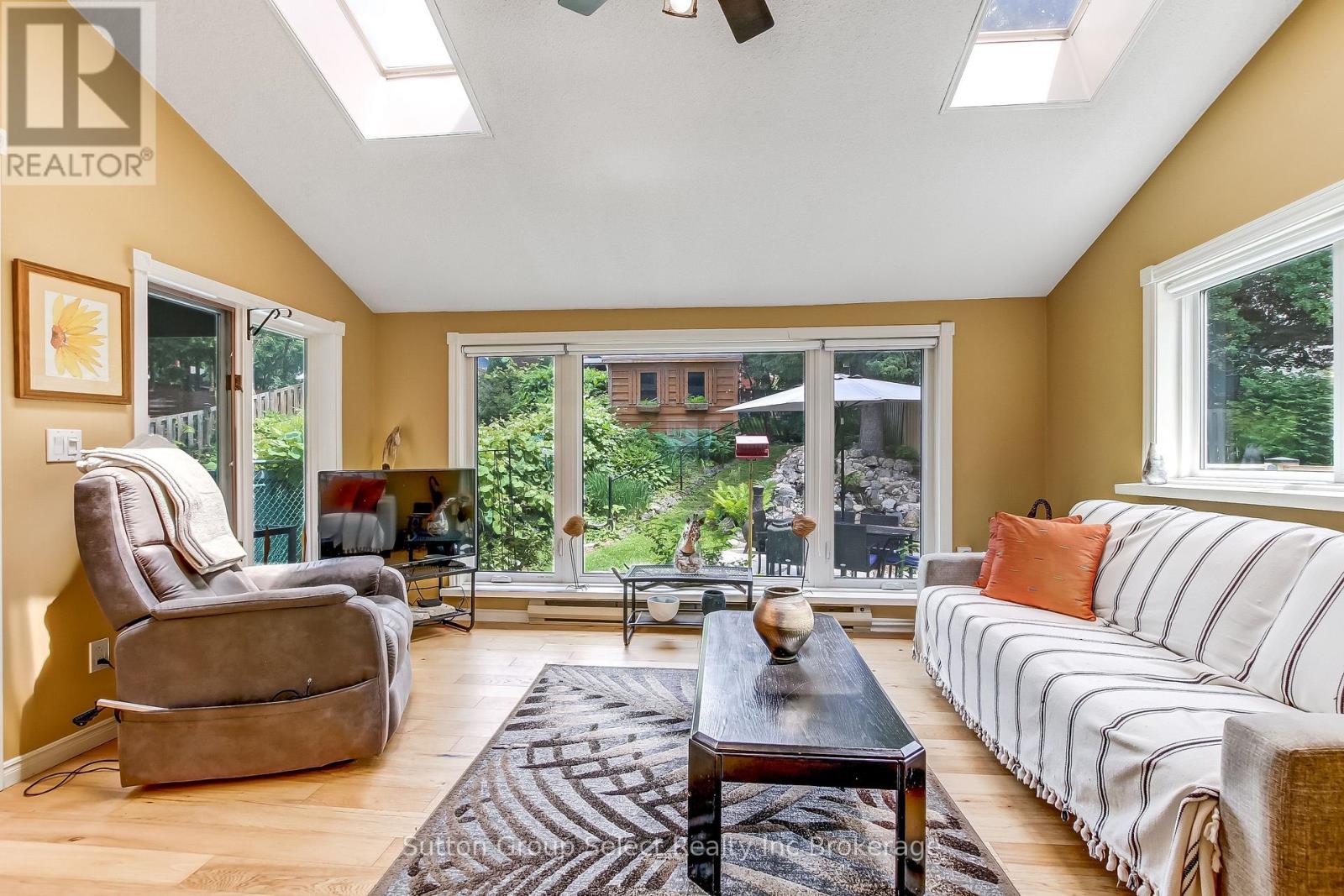 468 LEE AVENUE - 10