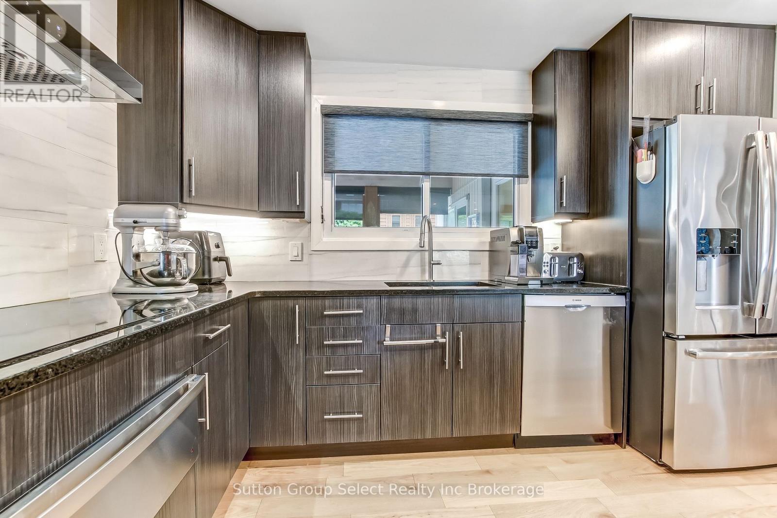 468 LEE AVENUE - 16
