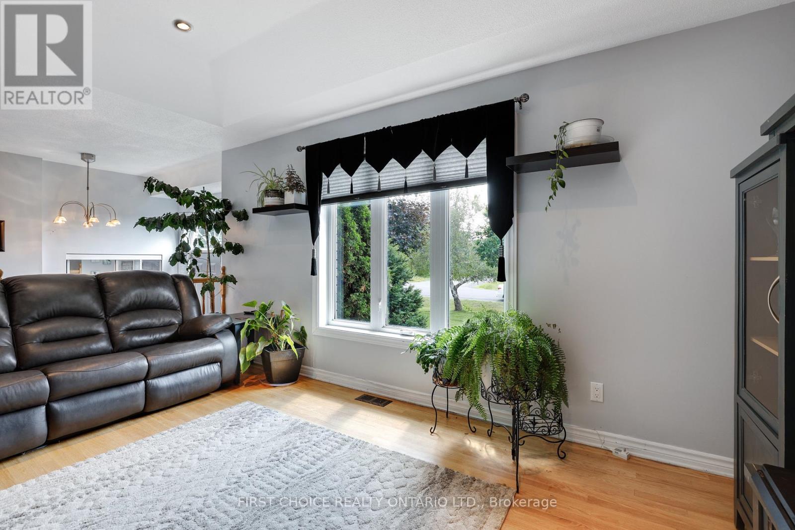 5857 TRUDEAU AVENUE - 27