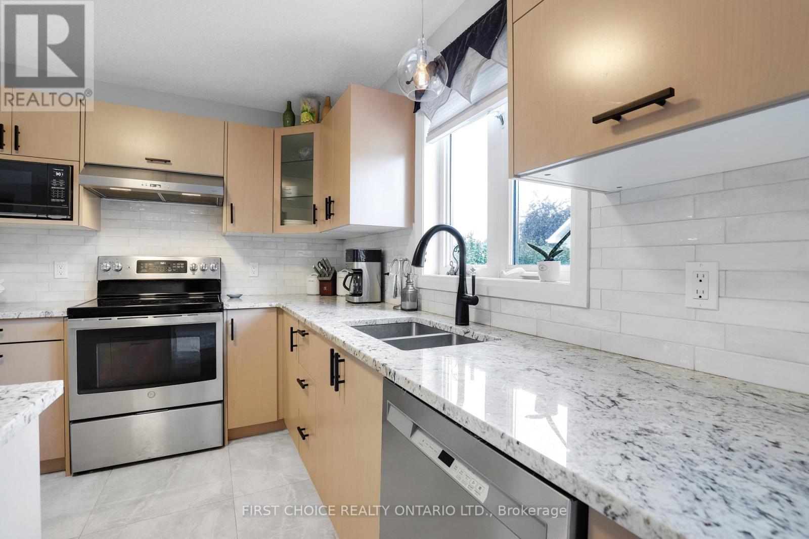 5857 TRUDEAU AVENUE - 38