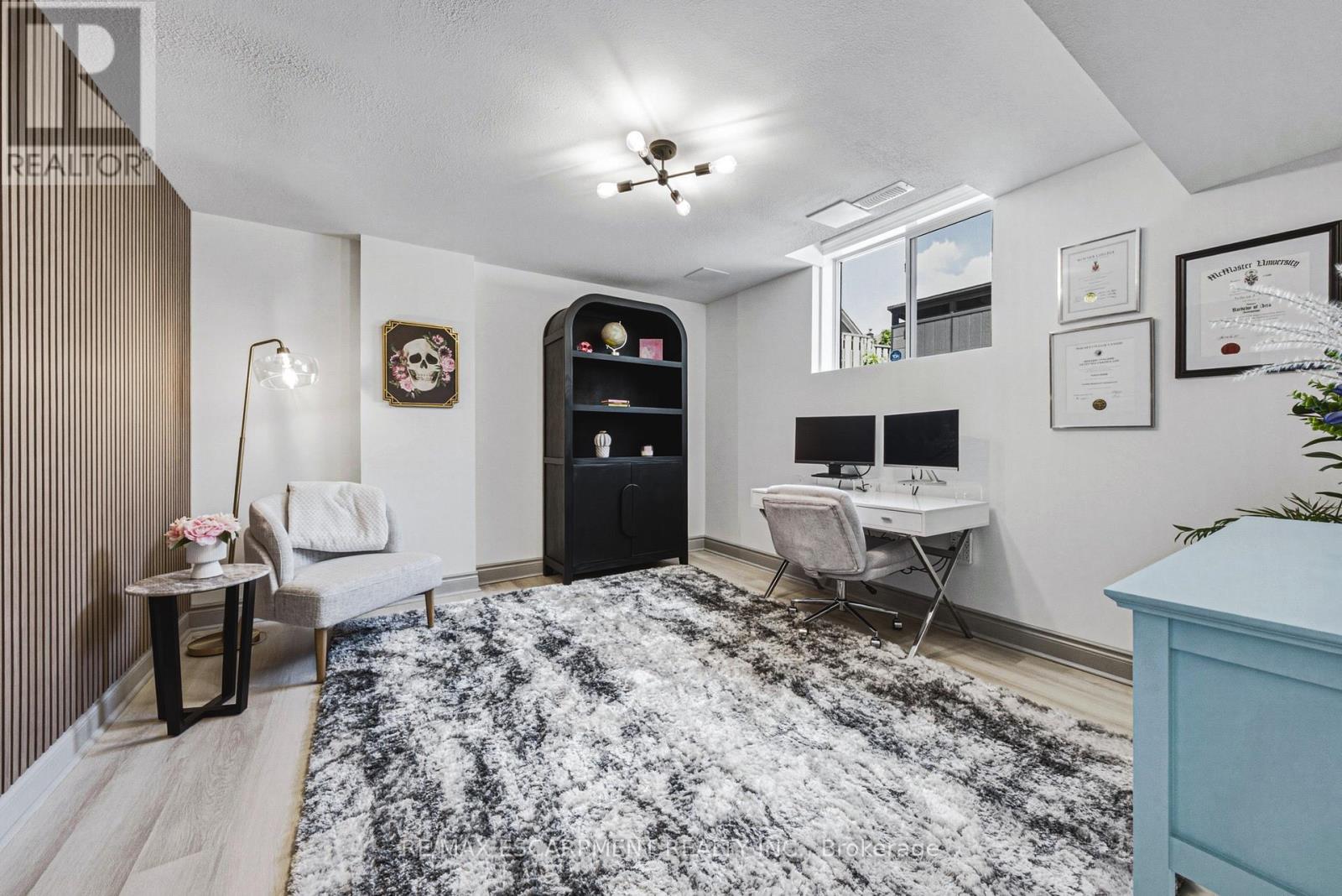 32 KOPPERFIELD LANE - 31