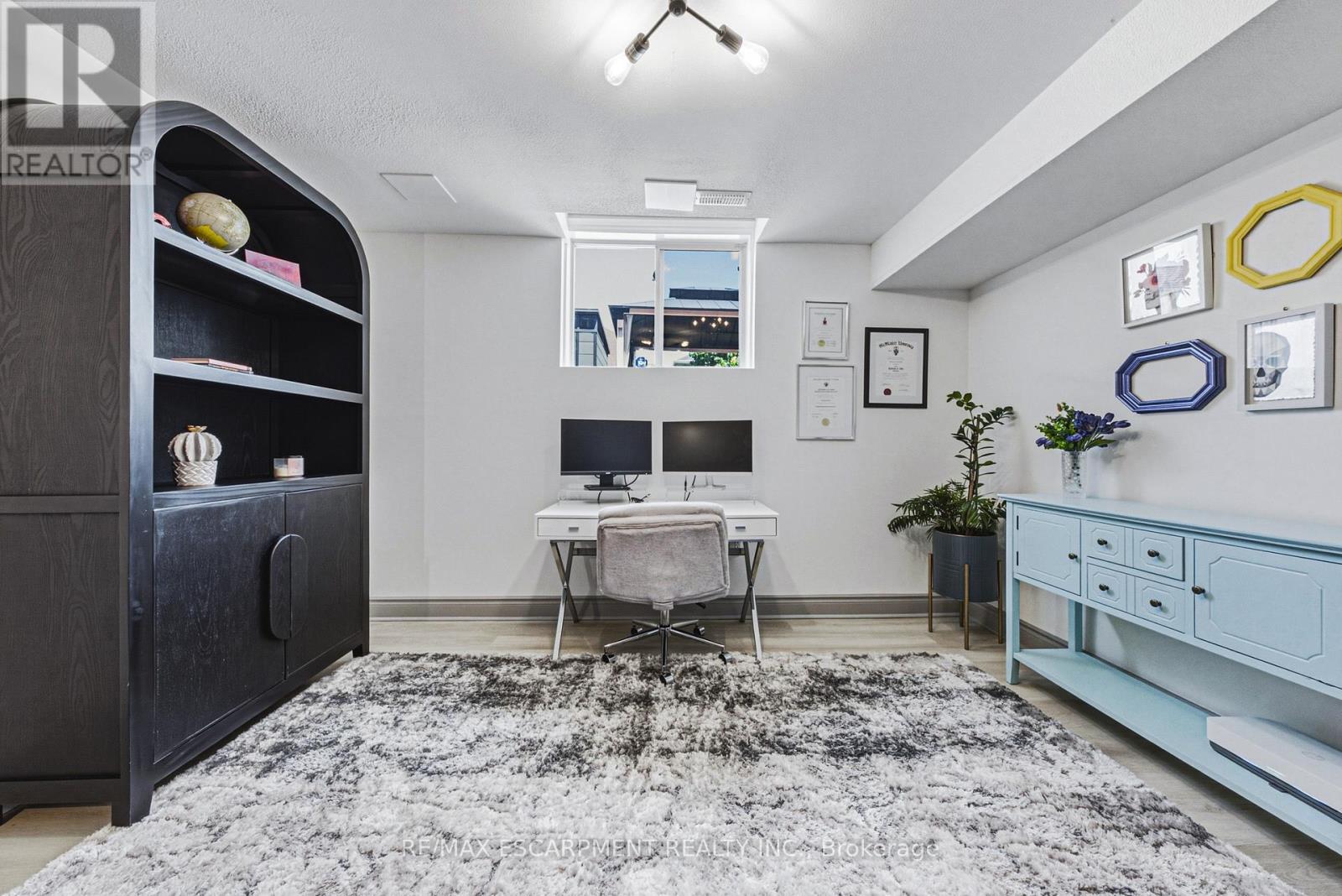 32 KOPPERFIELD LANE - 33