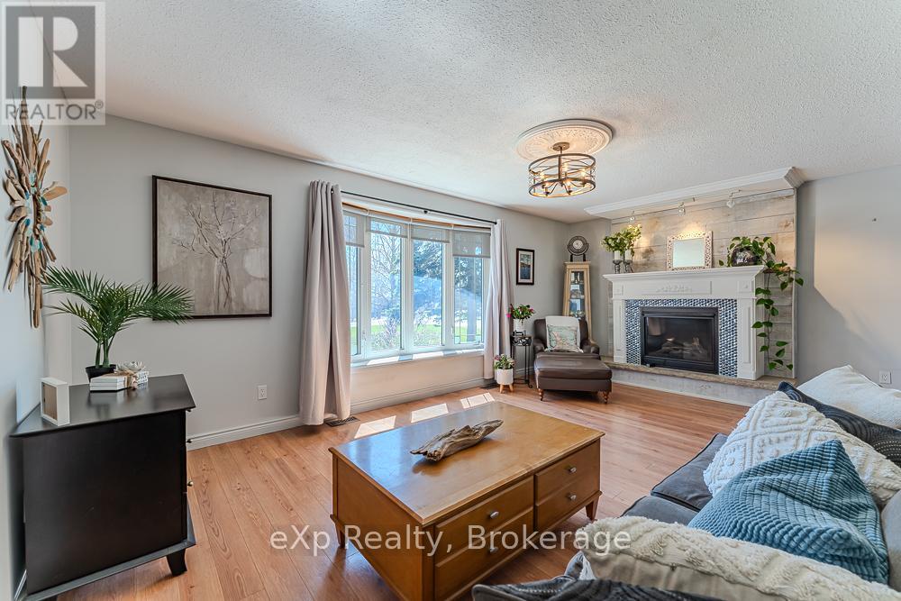 670 JOYNT STREET - 7