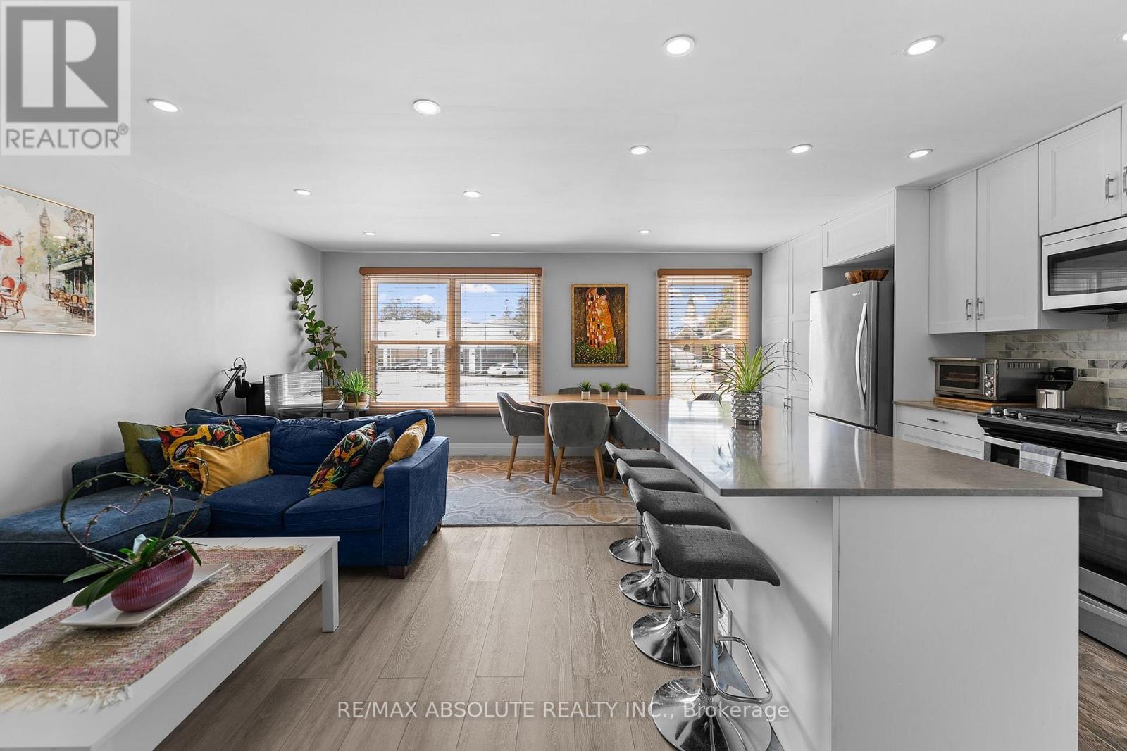20 SULLIVAN CRESCENT - 6