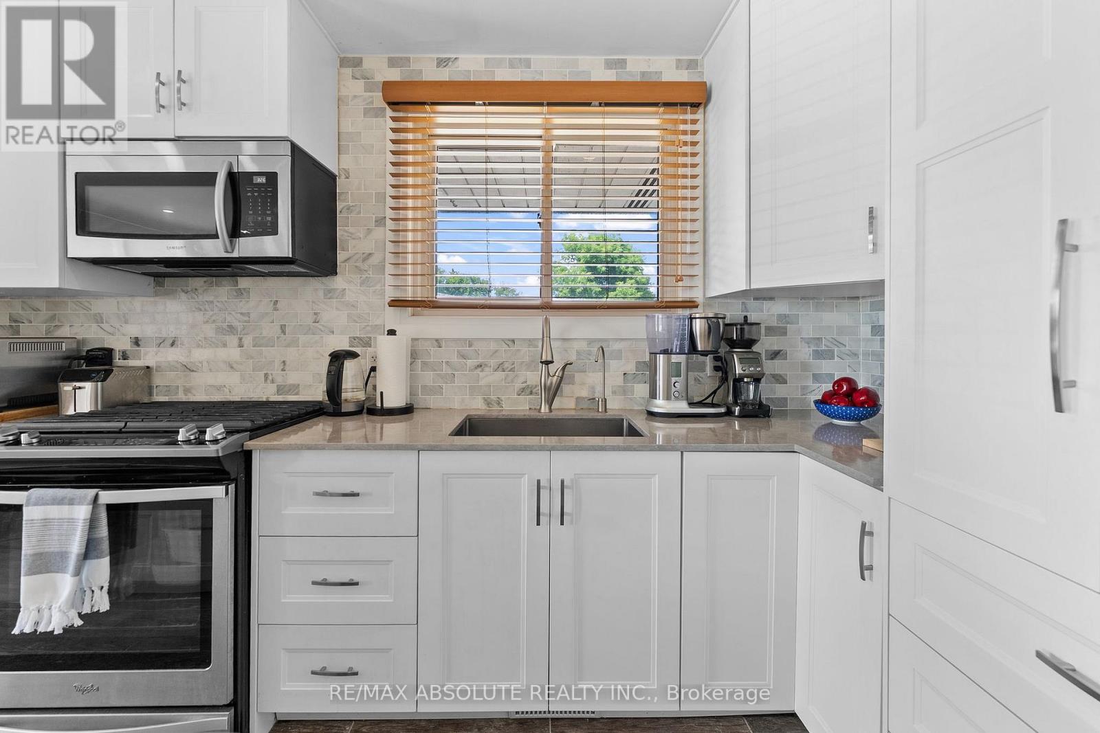 20 SULLIVAN CRESCENT - 13
