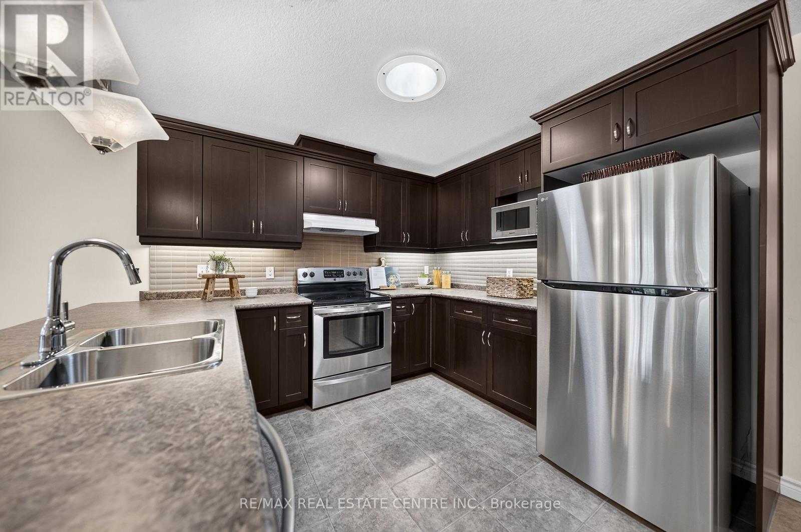 #38 35 GREEN GATE BOULEVARD - 13