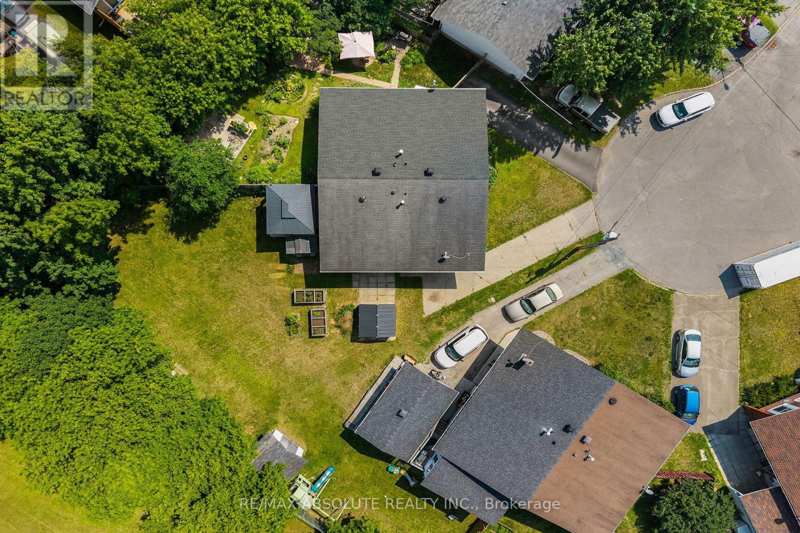 20 SULLIVAN CRESCENT - 36