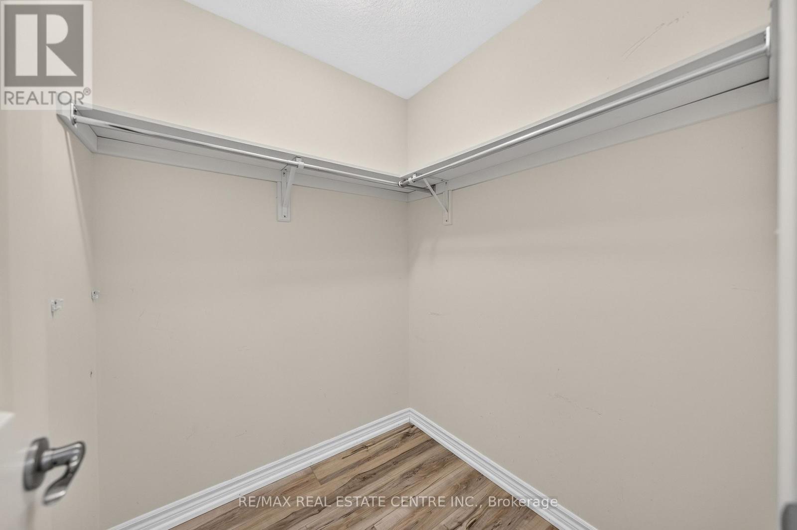 #38 35 GREEN GATE BOULEVARD - 29