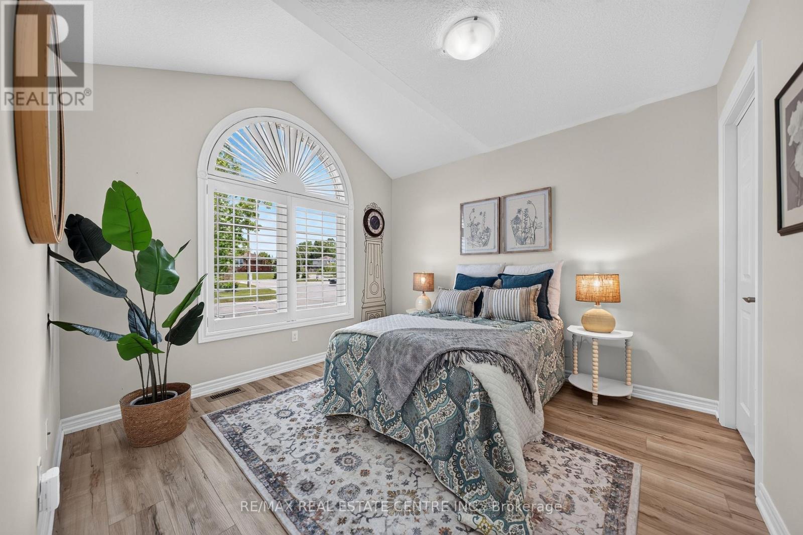 #38 35 GREEN GATE BOULEVARD - 32