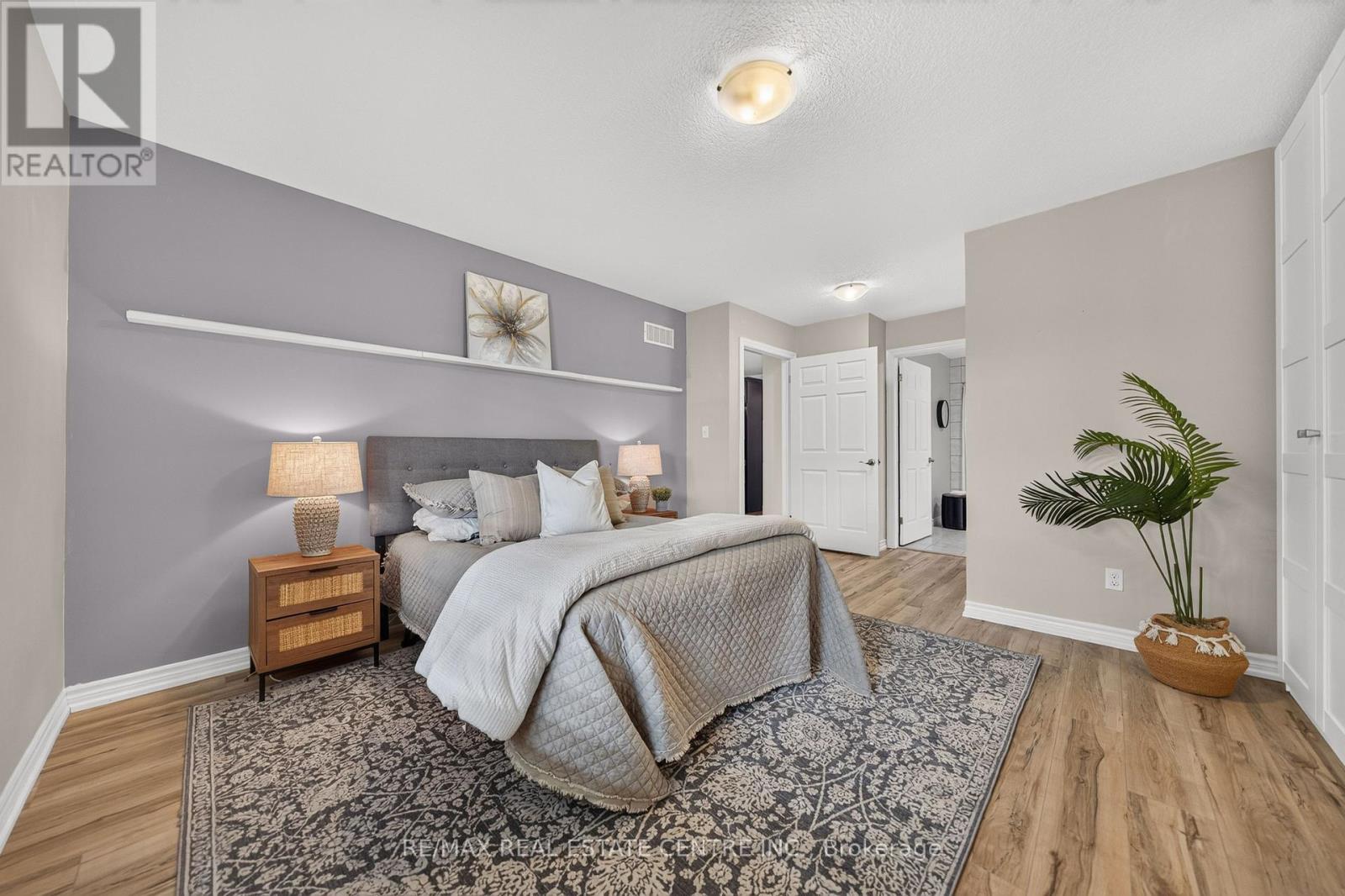 #38 35 GREEN GATE BOULEVARD - 24