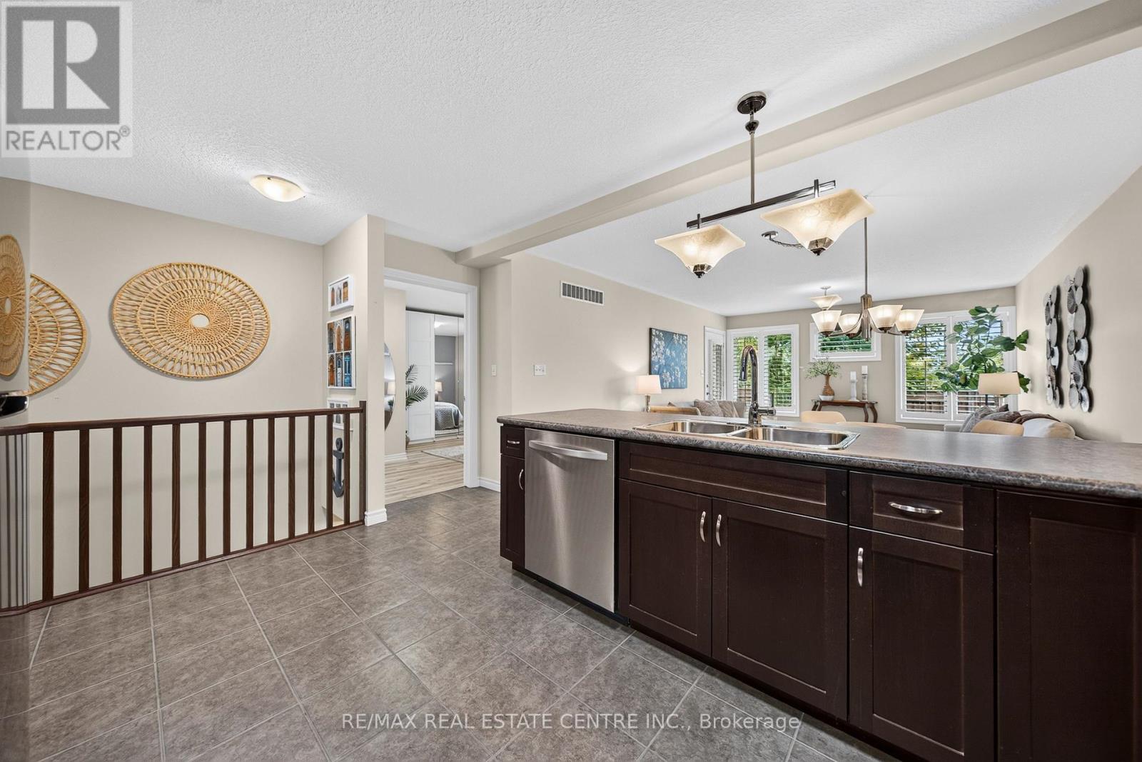 #38 35 GREEN GATE BOULEVARD - 16