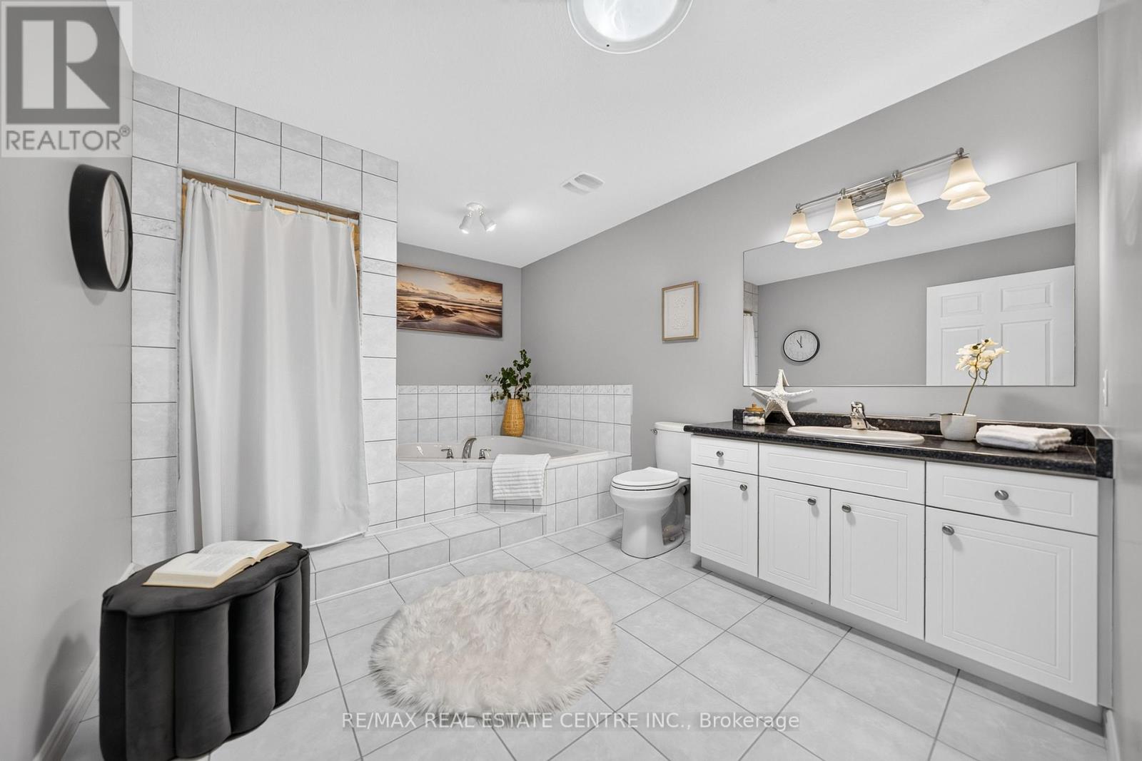 #38 35 GREEN GATE BOULEVARD - 26