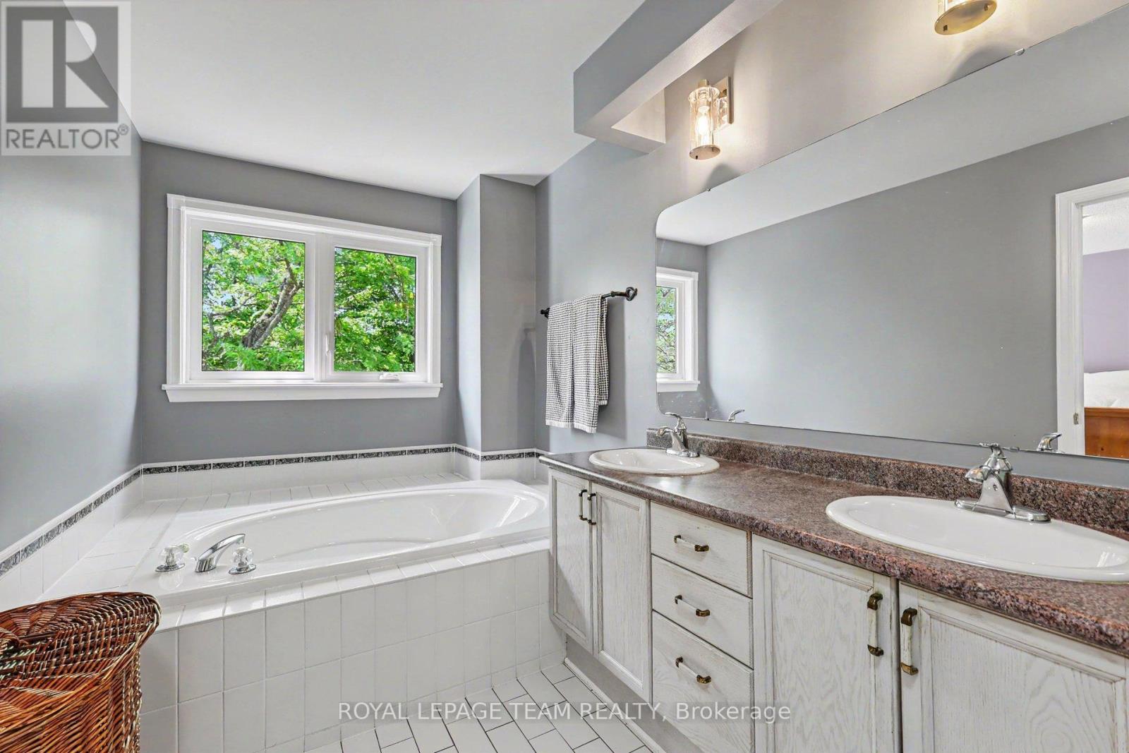 86 WINNEGREEN COURT - 22