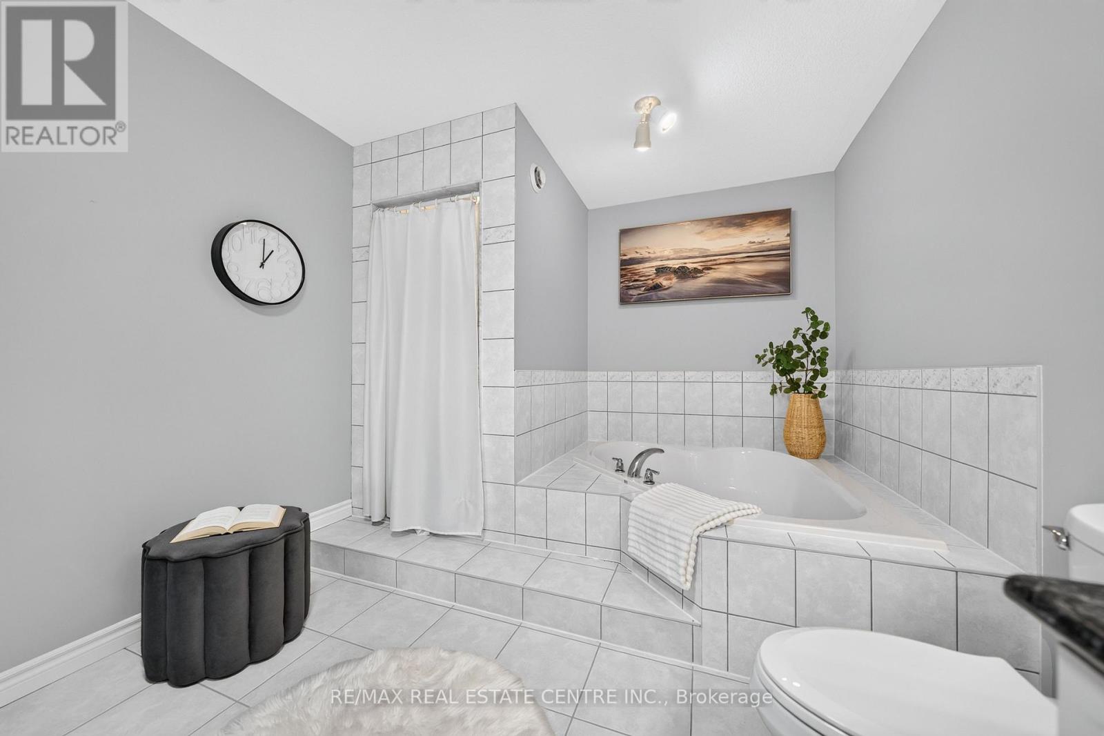 #38 35 GREEN GATE BOULEVARD - 27